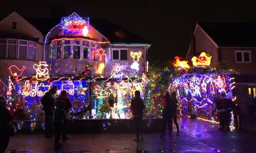 TOUCHING TRIBUTE: Mr Christmas remembered as festive season starts early in Croxley